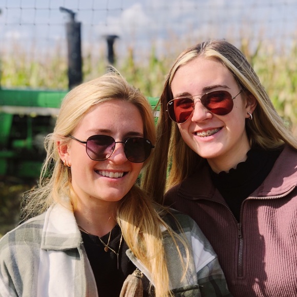 Meet the Posher Other - Meet your Posher, Loren